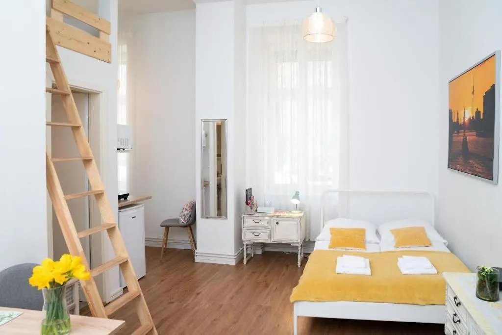 Green Apartment Studio For 3 Berlin