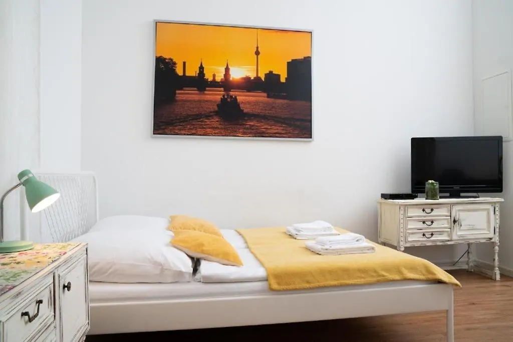 Green Apartment Studio For 3 Berlin Germany
