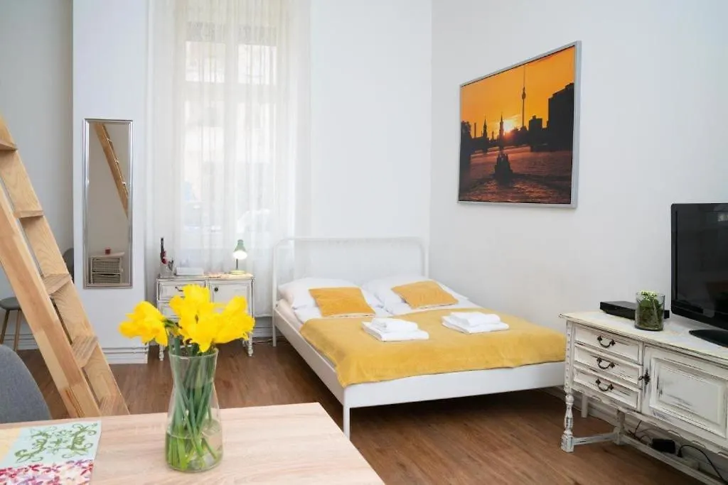 Green Apartment Studio For 3 location