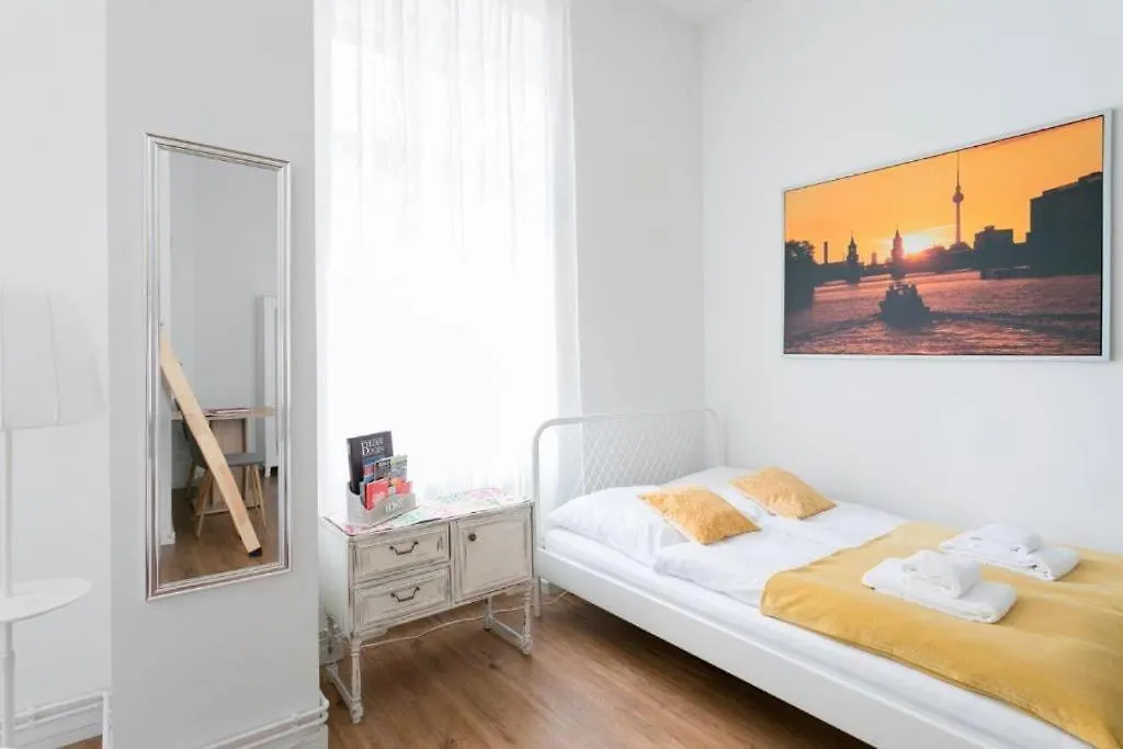 Green Apartment Studio For 3 Berlin