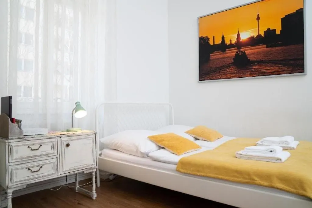 Green Apartment Studio For 3 Berlin